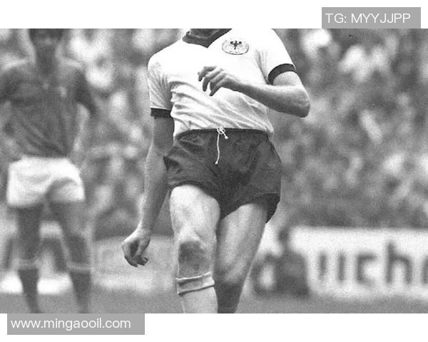 上古球星头像凝聚传奇风采以足球为中心展现永恒荣耀 上古球星头像凝聚传奇风采以足球为中心展现永恒荣耀